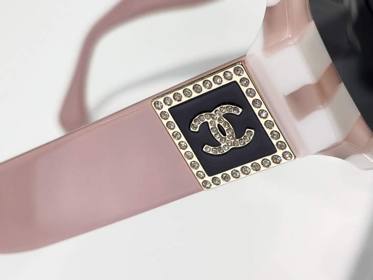 Picture of Chanel Sunglasses _SKUfw77837707fw